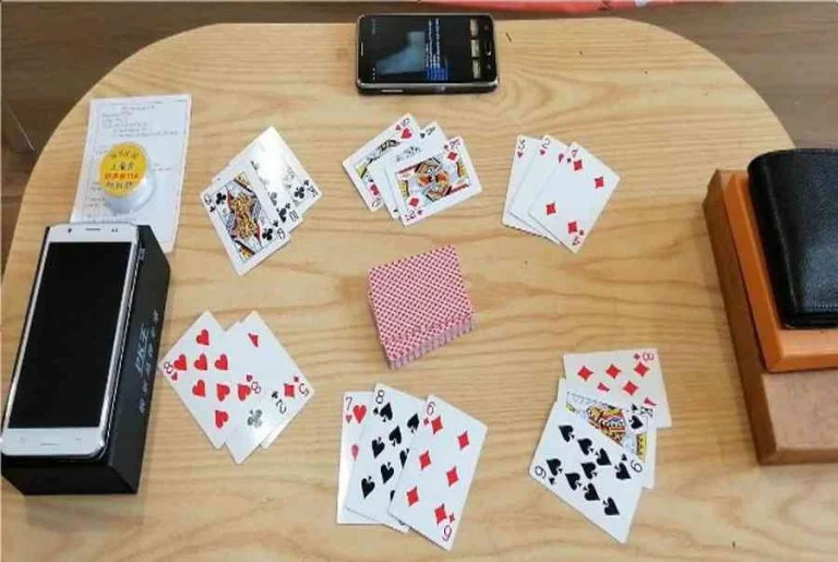 Cach choi bai bip 3 cay voi cong cu ho tro