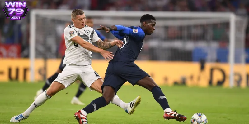 Đội sân nhà có lợi thế rất lớn khi bóng lăn