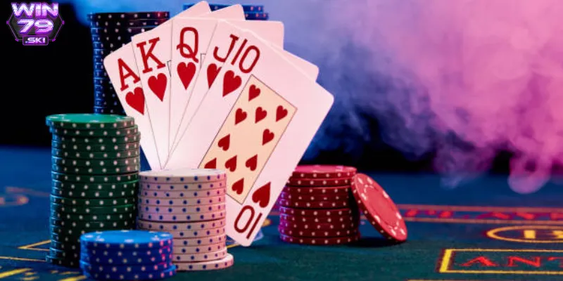 Không lộ bài sớm khi chơi Poker