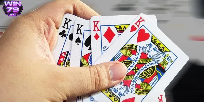 Tứ quý là tổ hợp mạnh khi chơi tiến lên